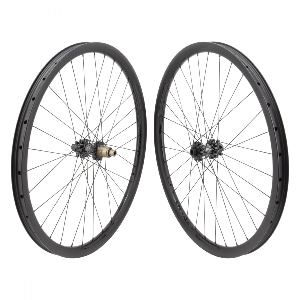 WHL PR 27.5 584x27 OR8 BOLT CARBON 29mmTBLS DISC BK 32 OR8 MT1110 ELITE 11sXD 6B 15mm 12mm SP SEAL BK 142mm SAPIM RACE 2.0/1.8 BK